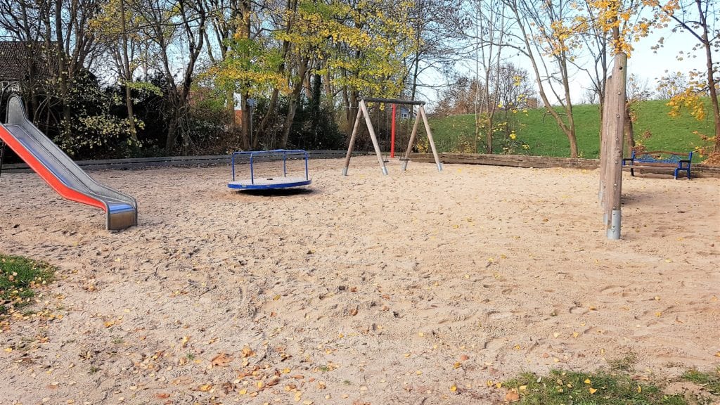 Spielplatz aufgereinigt – Gemeinschaftsplatz Rüstersiel